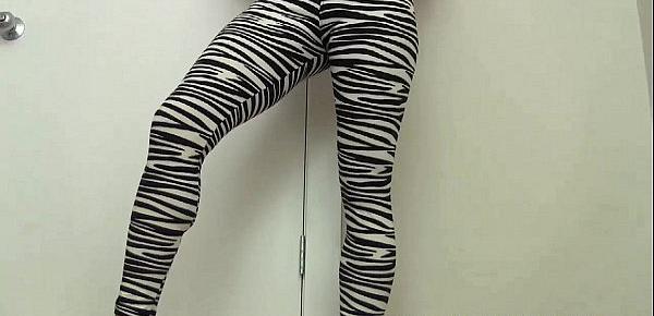  Check out the new yoga pants I just bought JOI